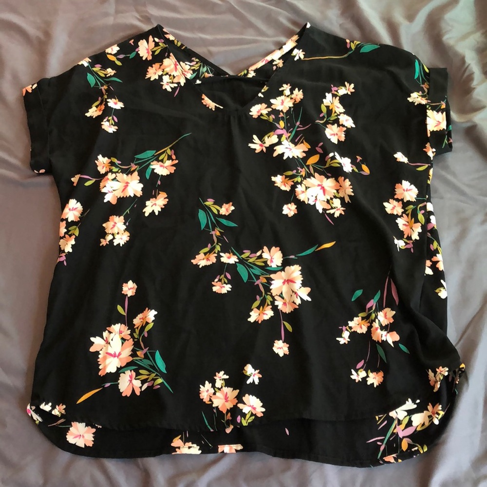 Light weight short sleeve top